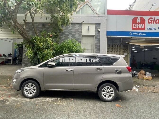 Toyota Innova 2017 2.0E - 180000 km