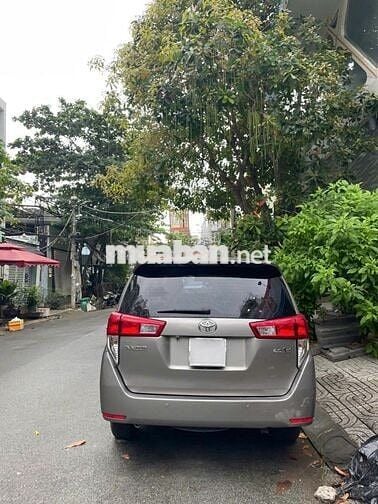 Toyota Innova 2017 2.0E - 180000 km