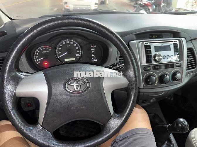 Toyota Innova 2012 E