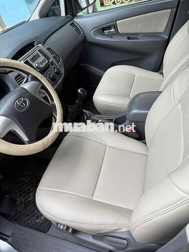 Toyota Innova 2012 E