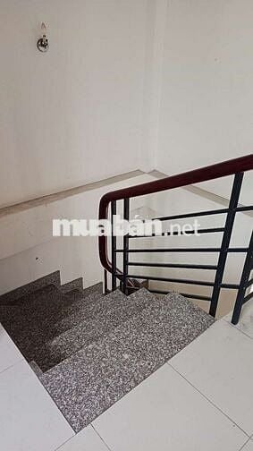 Nhà 3 Tầng 2 PN Lớn, Gần VinCom Quang Trung