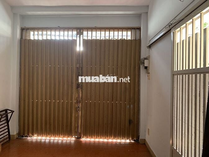 Cho thuê phòng trệt có gác lửng, mặt tiền hẻm 500 Đoàn Văn Bơ Quận 4