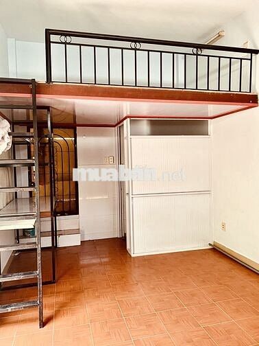 Cho thuê phòng trệt có gác lửng, mặt tiền hẻm 500 Đoàn Văn Bơ Quận 4