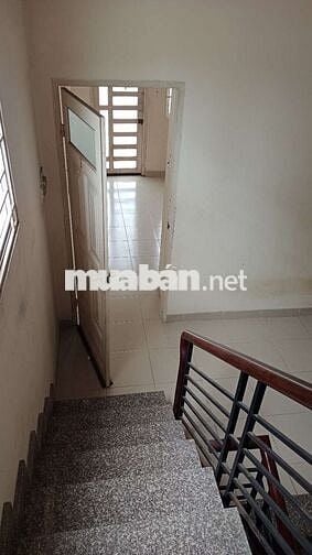 Nhà 3 Tầng 2 PN Lớn, Gần VinCom Quang Trung