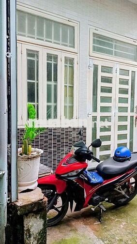 Nhà 3 Tầng 2 PN Lớn, Gần VinCom Quang Trung