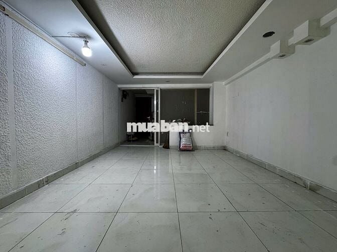 Mặt bằng mặt tiền đường CMT8, có tầng lửng