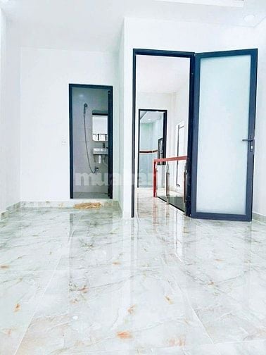 CẦN BÁN GẤP NHÀ 2MT GIÁ 1 TỶ 680 - SỔ HỒNG RIÊNG 