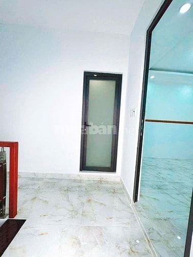 CẦN BÁN GẤP NHÀ 2MT GIÁ 1 TỶ 680 - SỔ HỒNG RIÊNG 