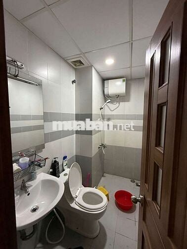 Cho thuê Toky Tower. 2pn 2wc. Nhà có ban công