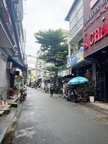 Cho thuê Mặt Tiền ngay Ga T3 - Nhất Chi Mai - 2 Lầu 3PN - Có HHMG