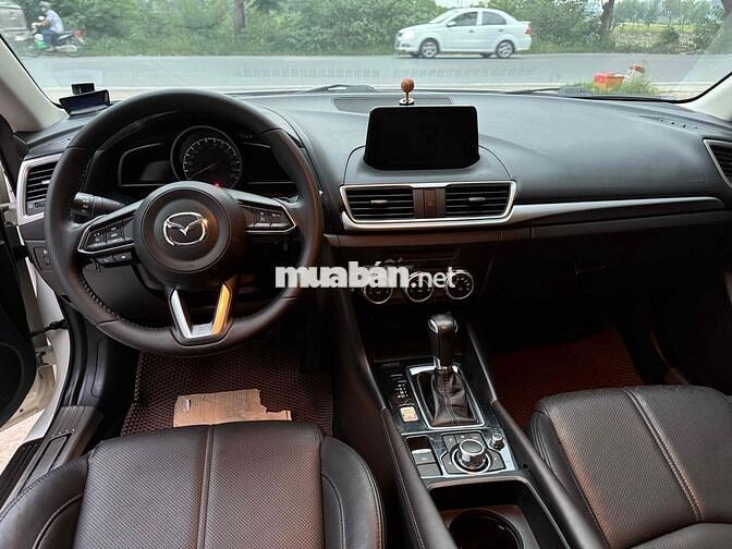 Mazda 3 2018 1.5 AT Sedan - 74000 km