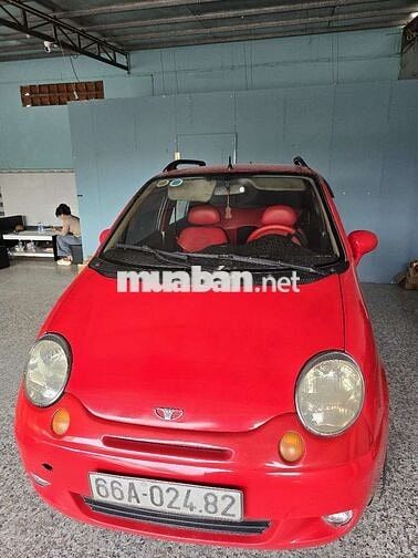 Ô tô Daewoo Matiz số sàn màu đỏ