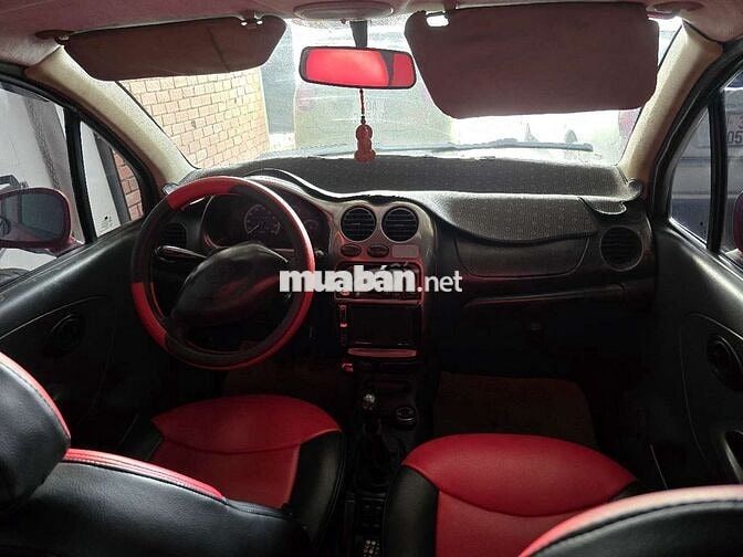 Ô tô Daewoo Matiz số sàn màu đỏ