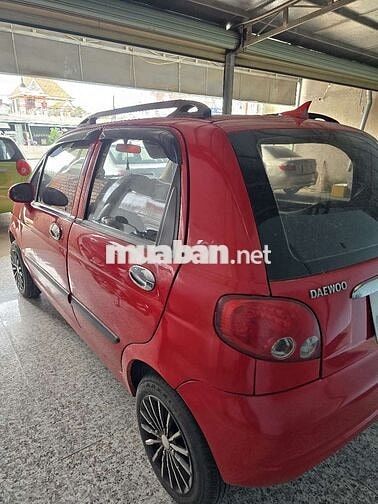 Ô tô Daewoo Matiz số sàn màu đỏ