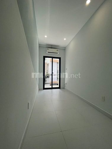 Nhà Tân bình giá rẻ , lạc long quân , ngang 2 dài 8 , 3 lầu , HC đủ