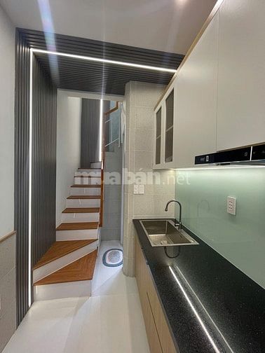 Nhà Tân bình giá rẻ , lạc long quân , ngang 2 dài 8 , 3 lầu , HC đủ