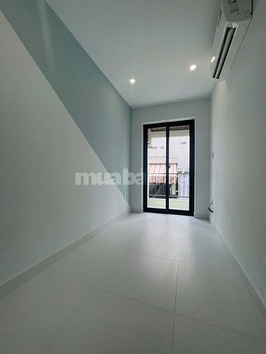 Nhà Tân bình giá rẻ , lạc long quân , ngang 2 dài 8 , 3 lầu , HC đủ