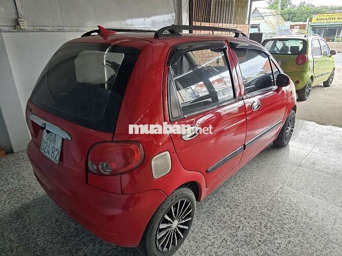 Ô tô Daewoo Matiz số sàn màu đỏ