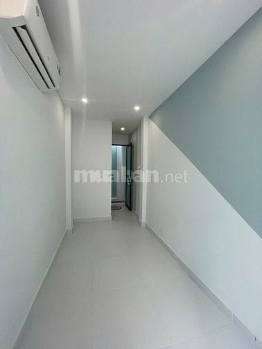 Nhà Tân bình giá rẻ , lạc long quân , ngang 2 dài 8 , 3 lầu , HC đủ