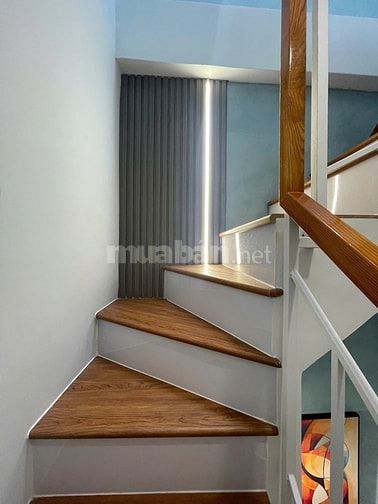 Nhà Tân bình giá rẻ , lạc long quân , ngang 2 dài 8 , 3 lầu , HC đủ