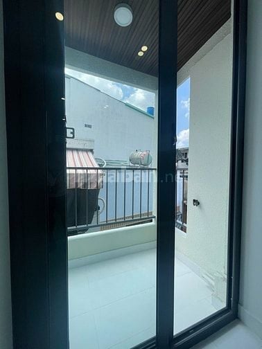 Nhà Tân bình giá rẻ , lạc long quân , ngang 2 dài 8 , 3 lầu , HC đủ