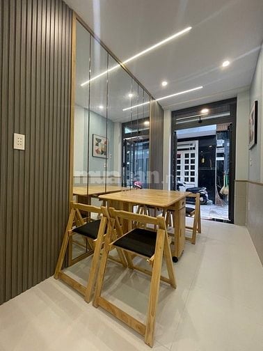 Nhà Tân bình giá rẻ , lạc long quân , ngang 2 dài 8 , 3 lầu , HC đủ