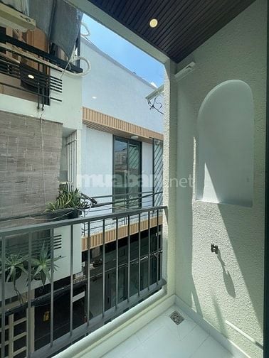 Nhà Tân bình giá rẻ , lạc long quân , ngang 2 dài 8 , 3 lầu , HC đủ