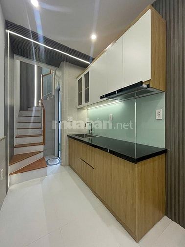 Nhà Tân bình giá rẻ , lạc long quân , ngang 2 dài 8 , 3 lầu , HC đủ