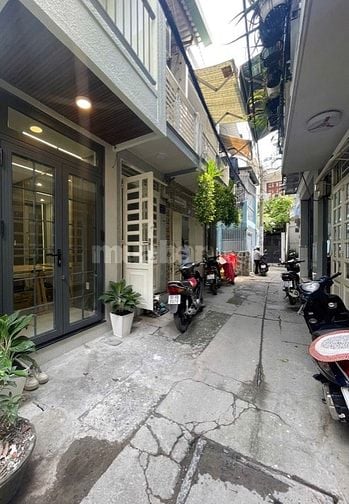 Nhà Tân bình giá rẻ , lạc long quân , ngang 2 dài 8 , 3 lầu , HC đủ