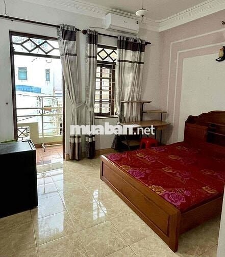 PHÒNG ĐẸP ĐẦY ĐỦ TIỆN NGHI CÓ BAN CÔNG DÀNH CHO NỮ