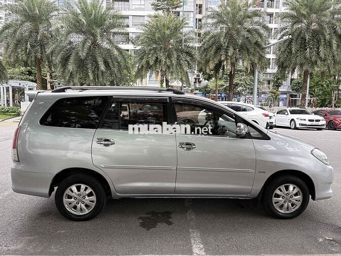 Toyota Innova 2009 G - 100000 km