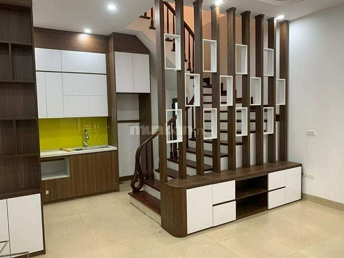 Nhà trong hẻm nhưng rất gần mặt đường cách mặt đường 10m