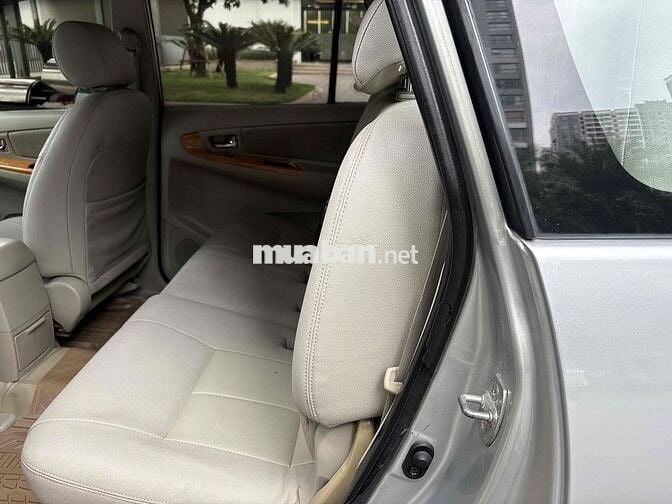 Toyota Innova 2009 G - 100000 km