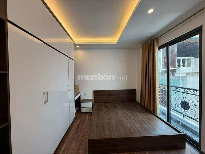 Nhà trong hẻm nhưng rất gần mặt đường cách mặt đường 10m