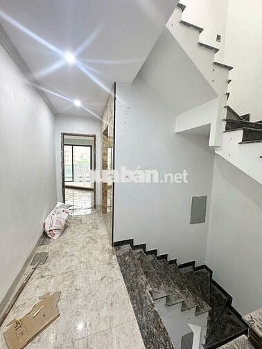 Chính chủ cho thuê liền kề 6th element đường Nguyễn Văn Huyên 107m 5T