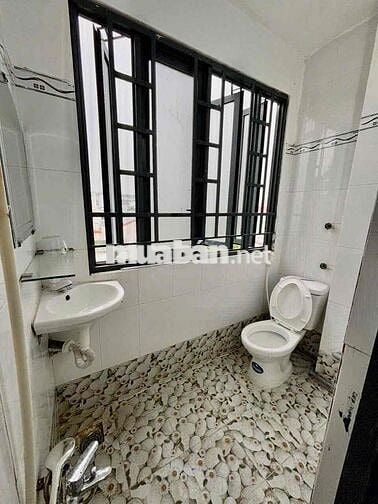 PHÒNG TRỌ GIÁ RẺ CÓ BAN CÔNG GẦN ĐẠI HỌC CÔNG THƯƠNG