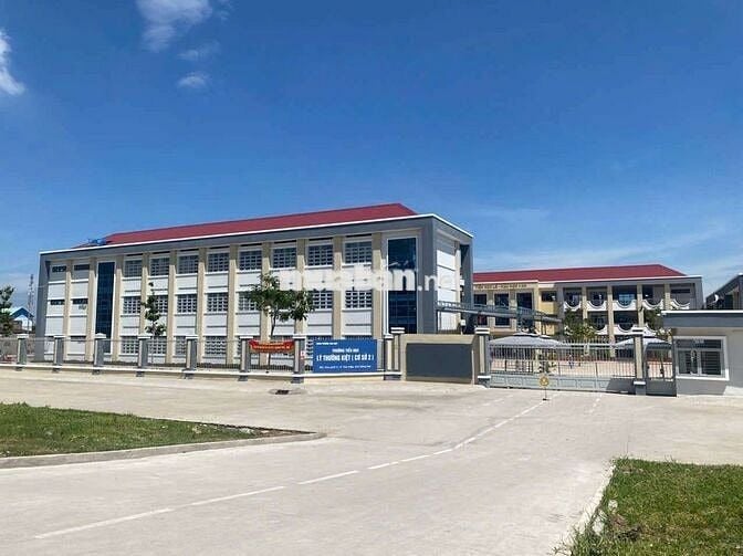 Em bán nhà lầu sổ thổ cư 100% ngang 5m7 P. Tân Hiệp