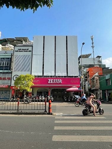 Góc 2MT Phan Đăng Lưu, Phú Nhuận; 240m2 (12x20); 5 Tầng; HĐT 270Tr/Th