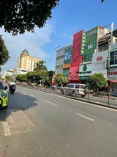 Góc 2MT Phan Đăng Lưu, Phú Nhuận; 240m2 (12x20); 5 Tầng; HĐT 270Tr/Th