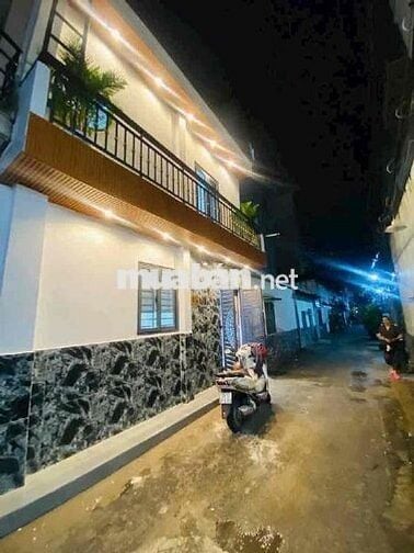 HÀNG HIẾM KHÓ KIẾM  Hơn 2 Tỷ, hẻm 1 Sẹc Xe Hơi Đậu Trước Nhà