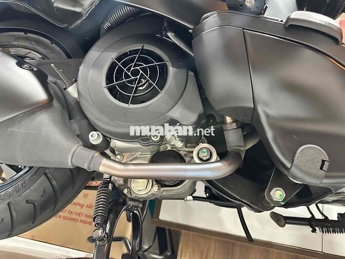 Vespa Sprint S125 iget Abs 2023 trùm mền