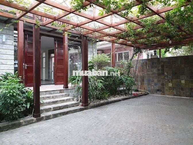 Biệt thự 348m2 hồ bơi, sân vườn Phường Tân Phong, Quận 7