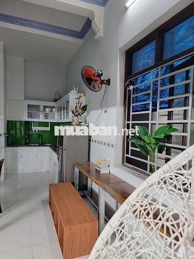 Cho thuê tầng trệt ngay nhà hàng Vườn Cau, đủ nội thất rộng rãi cógác.