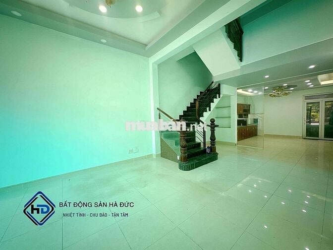 Nhà trệt 3 lầu 5x30 đường nhựa 10m thông cách UBND Quận 100m