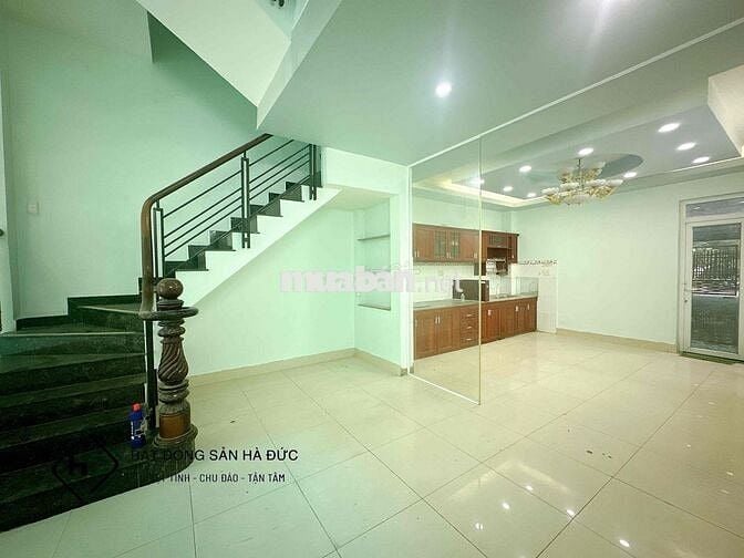 Nhà trệt 3 lầu 5x30 đường nhựa 10m thông cách UBND Quận 100m