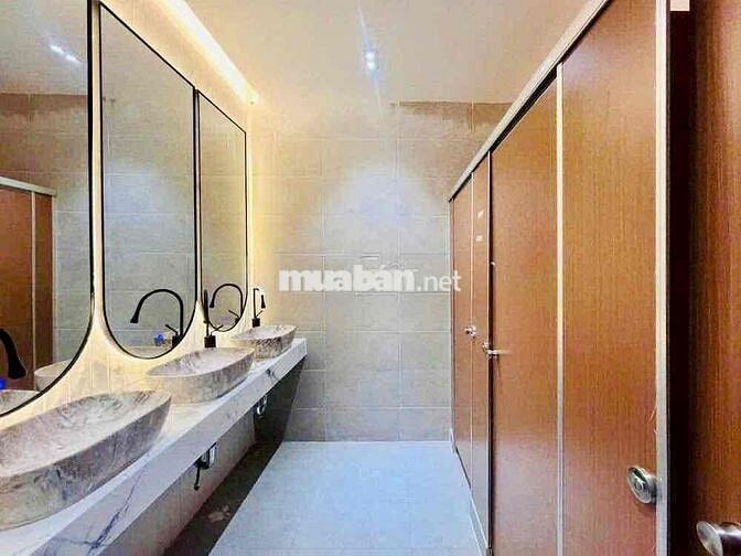 TOÀ BUILDING MẶT TIỀN 16M TRUNG TÂM QUẬN 7 MỚI HOÀN CÔNG