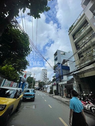 Nhà MT Hoàng Diệu, P10, Phú Nhuận. DT 5x13m, 3 tầng