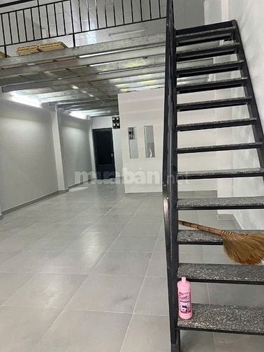 nhà 5x12m,gác lửng đường Mã Lò giá 7tr5/tháng 