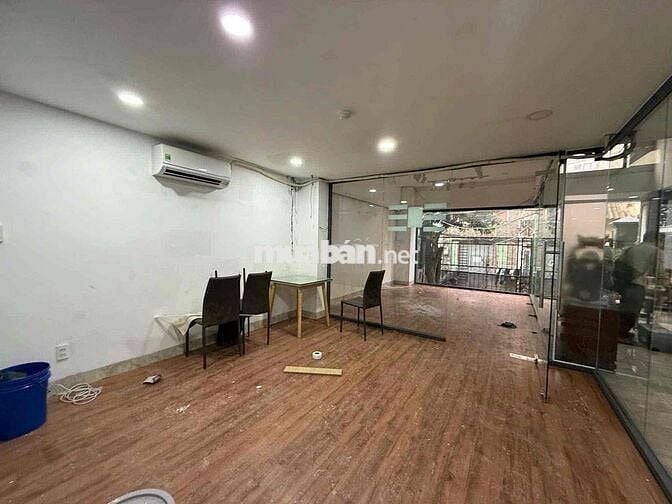 Mặt Bằng Kinh Doanh Spa Nail Showroom Mặt Tiền Đường CMT8 Quận 10