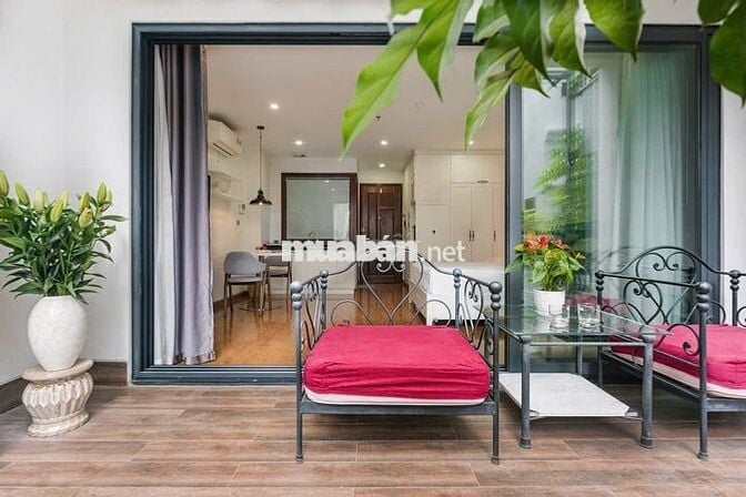 Cho thuê MBKD Phố Bà Triệu, mặt tiền 8m vỉa hè siêu rộng. Giá 60 triệu